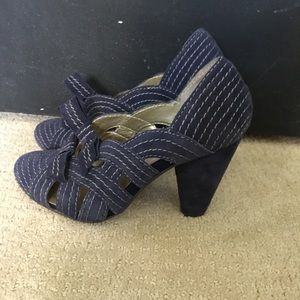 Seychelles- suede heels